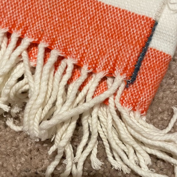 GAP - Multi-colored fringe scarf - Picture 3 of 5